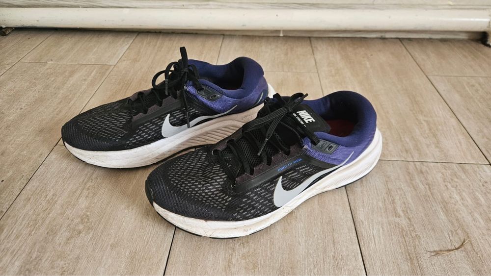 Nike Structure 24