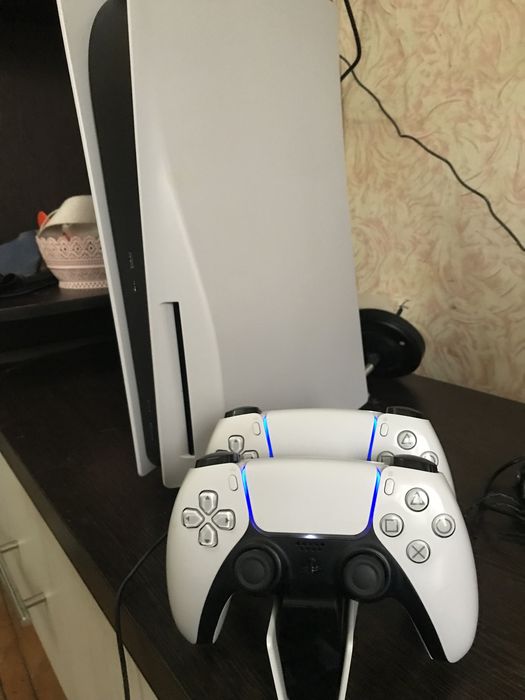 Ps5 отличное состяние продам срочно