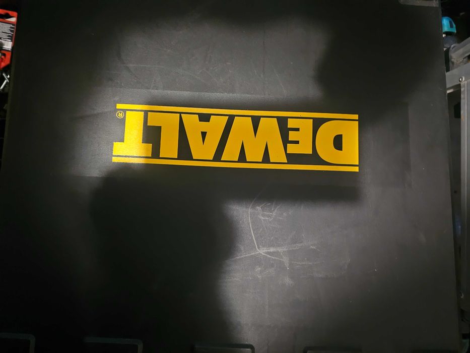 Пушка за пирони Dewalt DCN 890