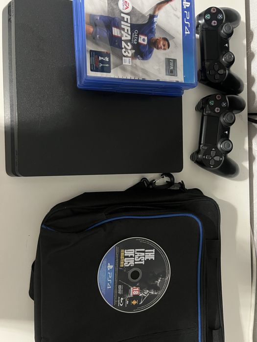 Продаеться Плестейшн 4 с дисками