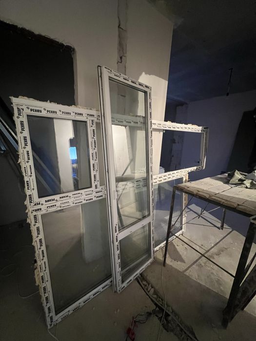 Пластиковые окны и дверь Б/У