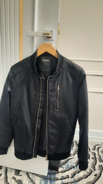 Продам кожиний кастюм фирма махк лондин