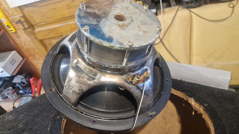 Vând amplificator auto