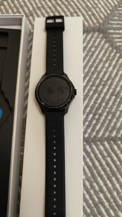 Продавам смарт часовник Ticwatch Pro 5