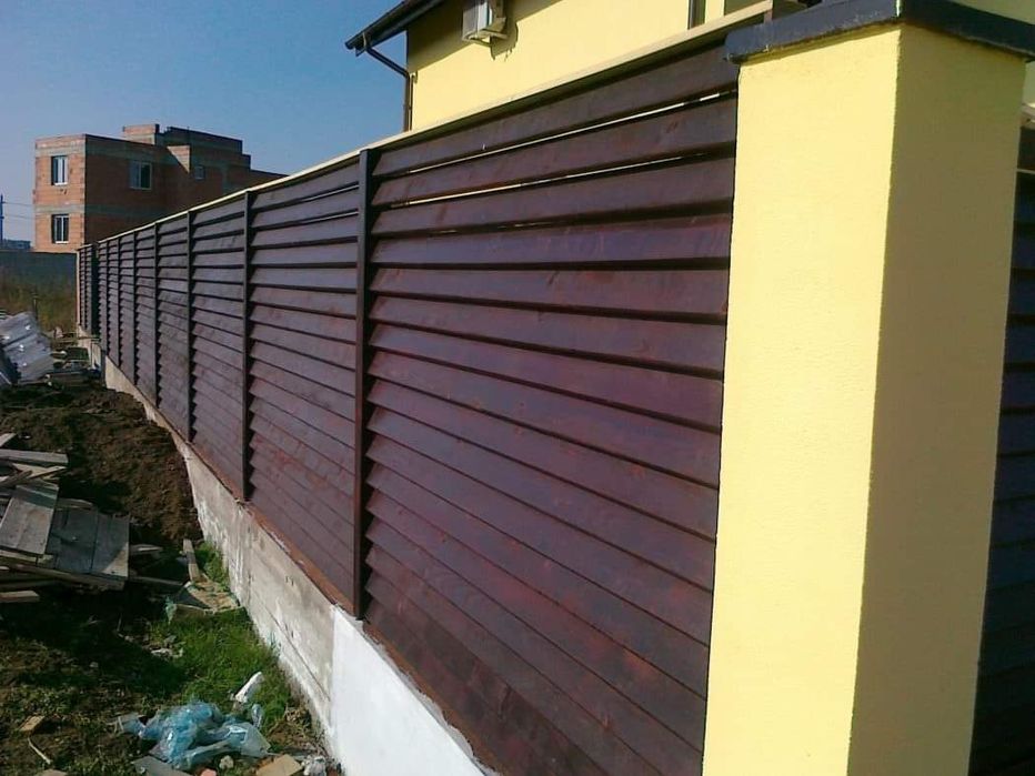 Garduri din panouri tip jaluzea,sipca metalică, plasa bordurata, tabla