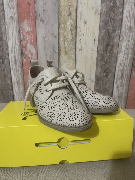 Обувки от естесяена кожа