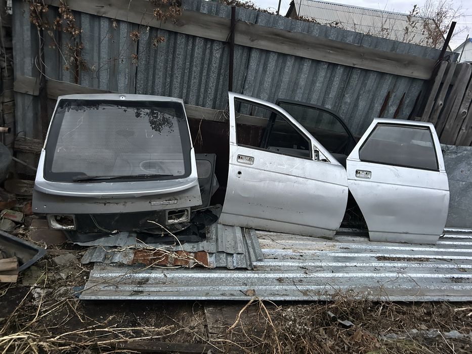 Продам двери на мазду 626 кронос