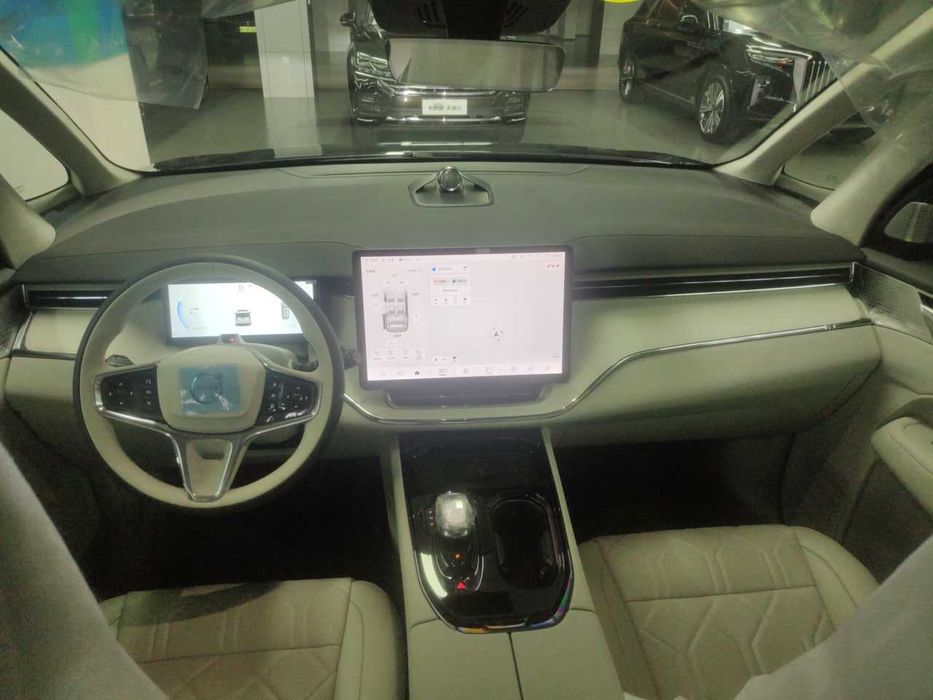 Volvo EM90 2025 Ultra Six-Seater