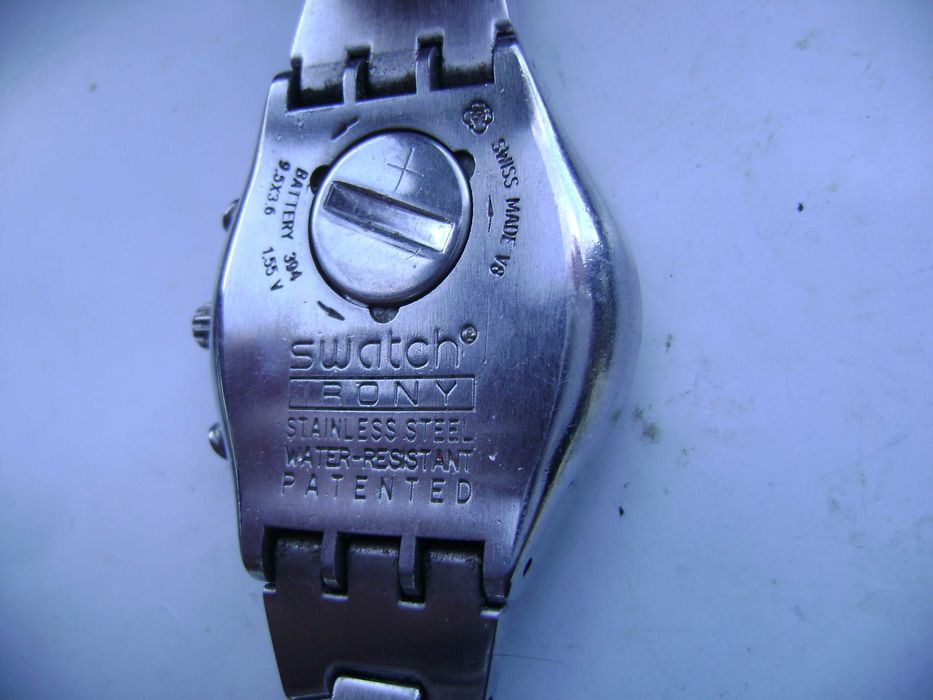 Продавам 3 броя кварцови часовници Casio,Swatch