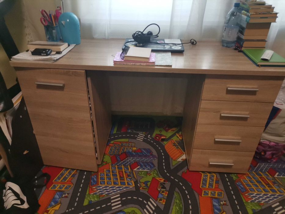 Vând birou cu scaun