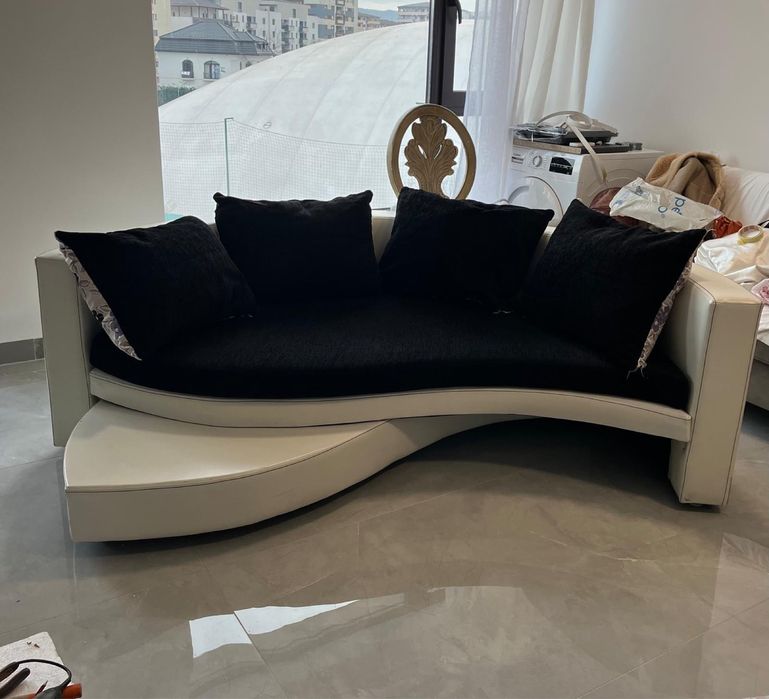 Vand canapea extensibila la pret excelent!