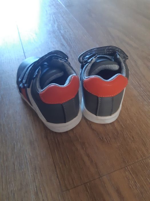 Продам ботинки весна осень