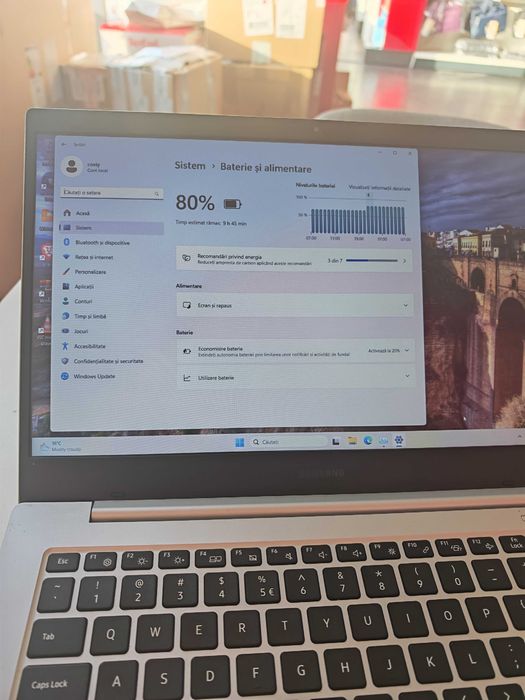 Laptop slim de 14" Samsung Galaxy Book2 Go NP345XLA,  Windows 11, baterie aproximativ 10 ore sau dezmembrez