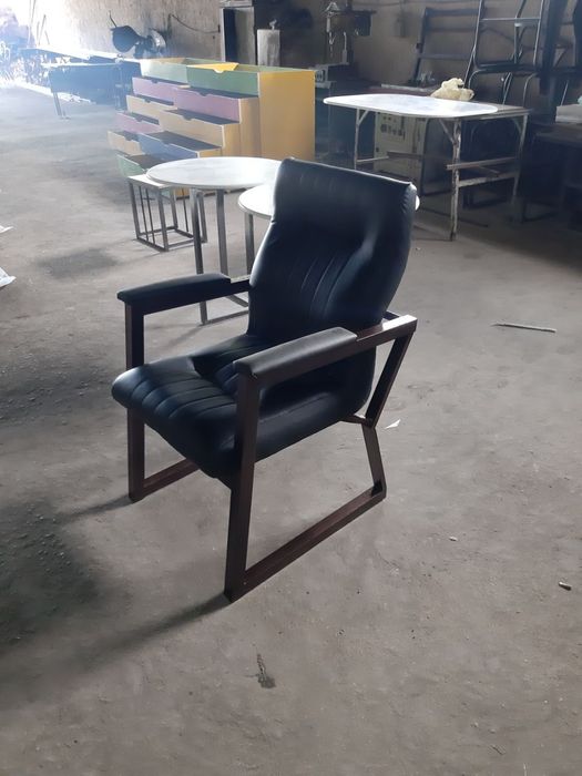 Офисные мебели стулья