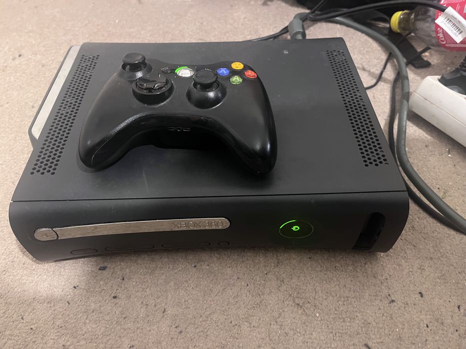 Xbox 360 + controller wireless + 5 jocuri