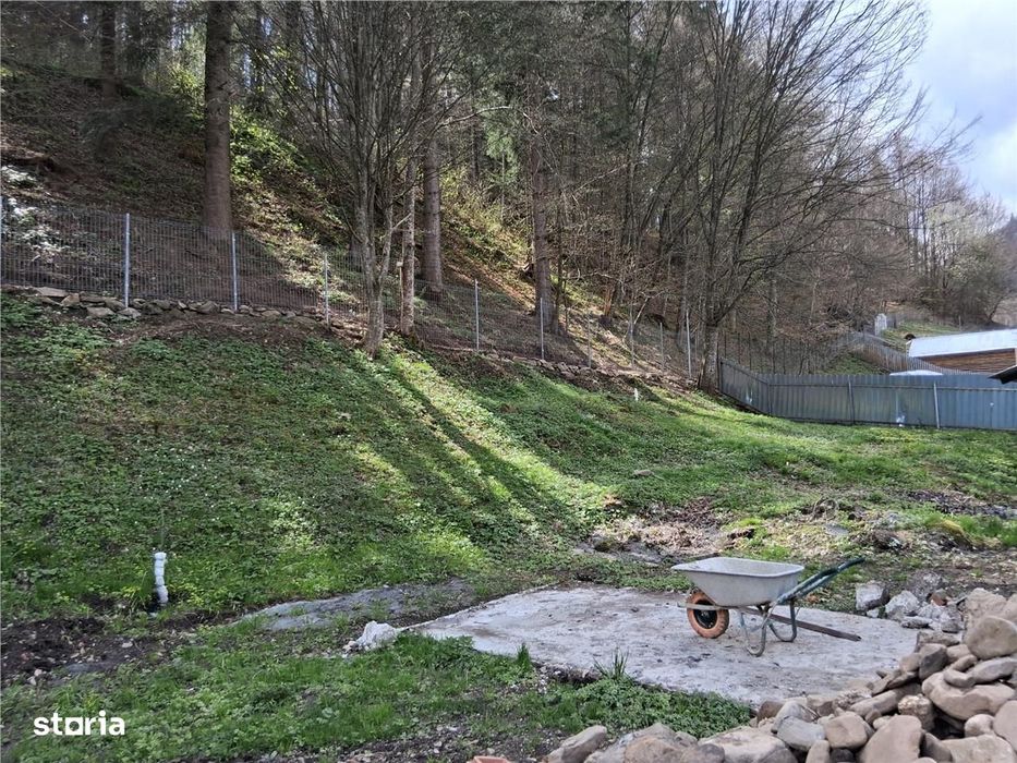 Casa din lemn si teren intravilan, Izvorul Muntelui, Neamt
