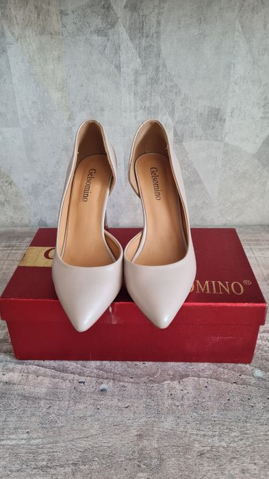 Продам женскиие туфли