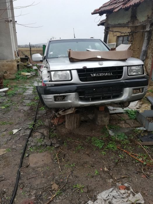 Продавам Опел Фронтера Б на части