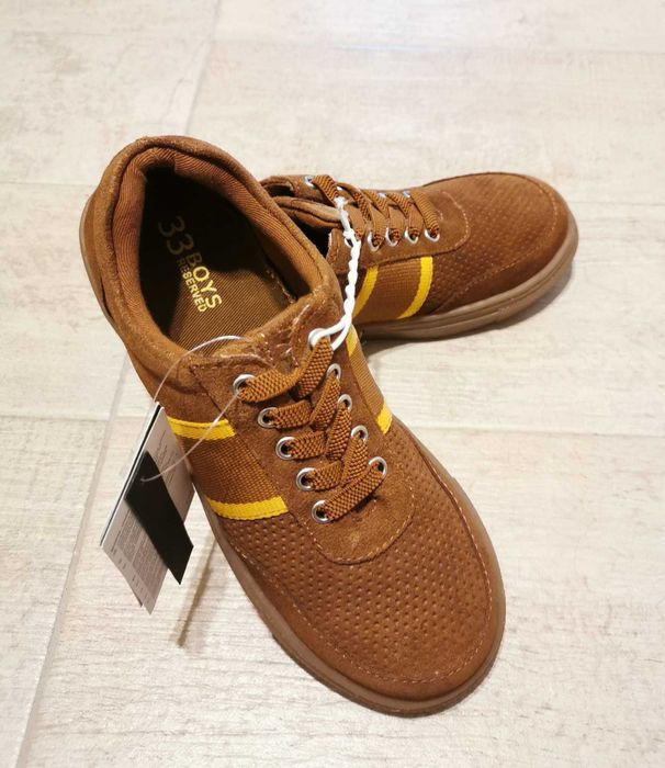 Pantofi sport din piele intoarsa, marimea 33.