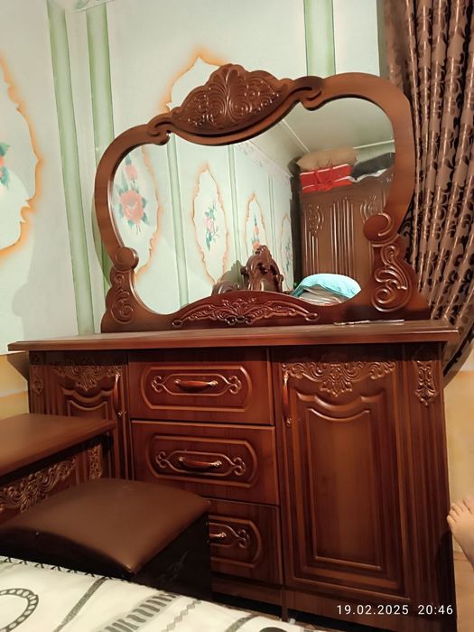 Spalni garnitur. Ikki kishilik yotoq kamplekt