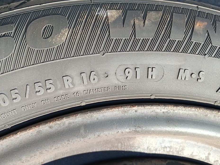 Vând Anvelope. M.S.