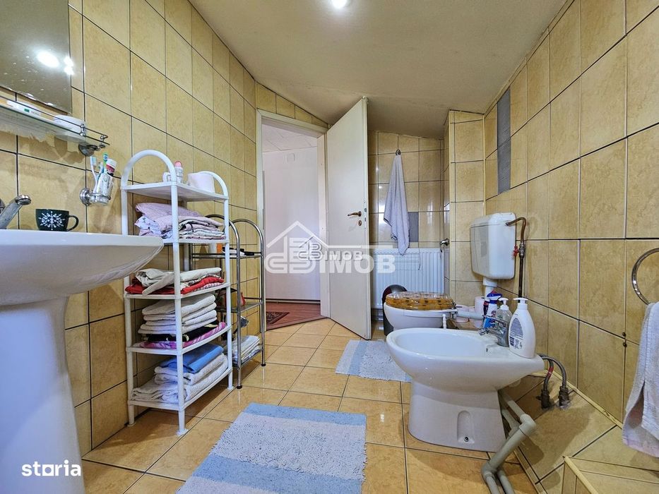 Casă eficientă energetic, cu panouri solare, într-o zonă liniștită – S