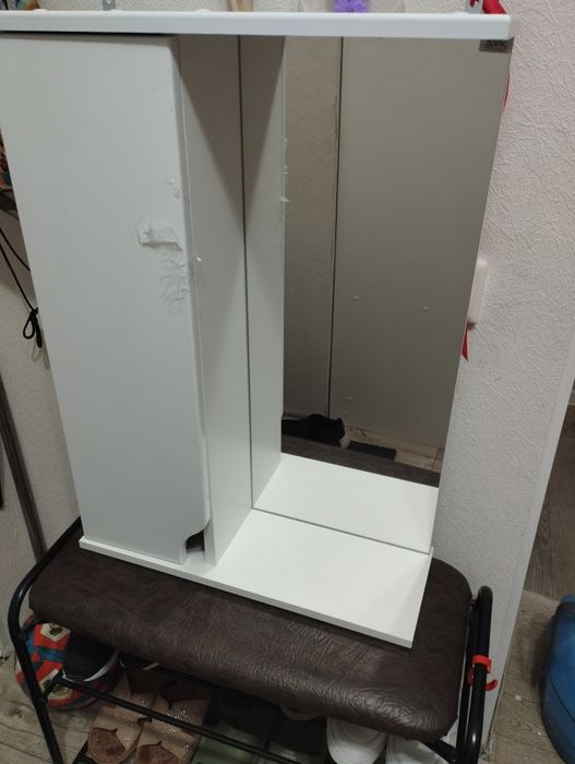 Шкаф зеркальный навесной