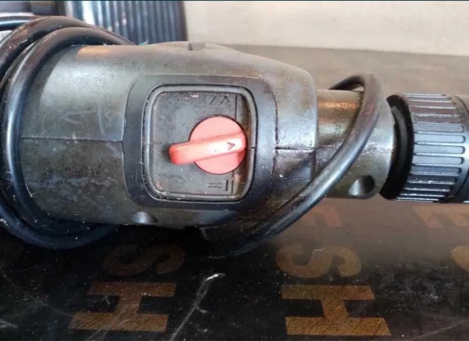 Перфоратор 220 700 W