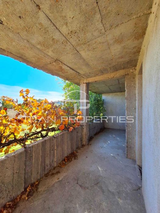 Двуетажна къща в Беловица