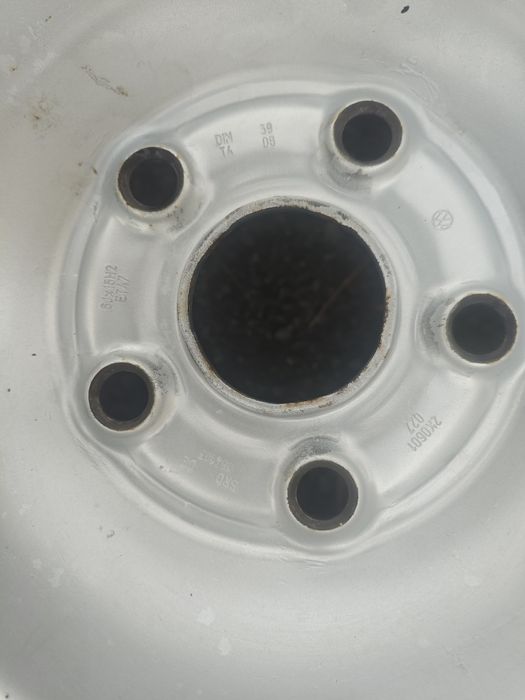 Продава се комплект зимни гуми с джанти – 195/65 R15 • 6Jx15 H2 • ET47