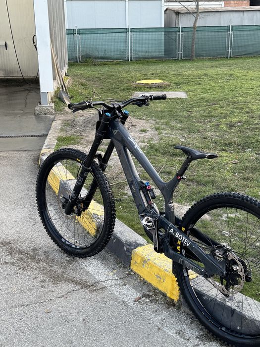 Продавам yt tues 2019