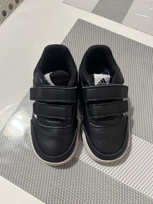 Кроссовки adidas