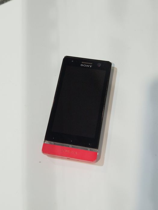 Telefon Sony Xperia fără capac la baterie