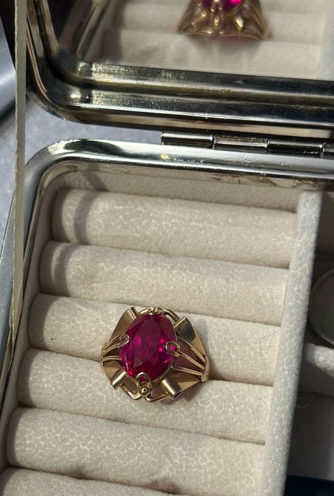 Кольцо золото рубин