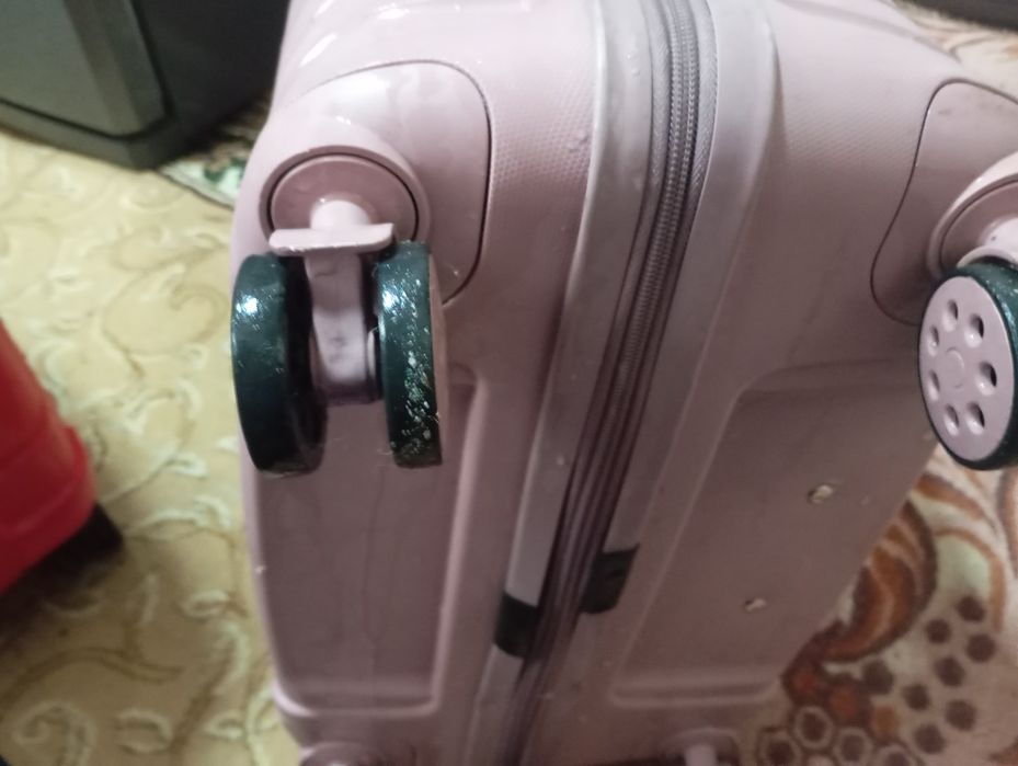 Продается дорожные чемоданы