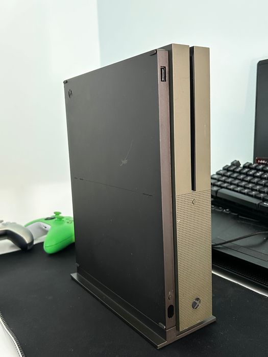 XBOX ONE S 1TB + Doua controllere