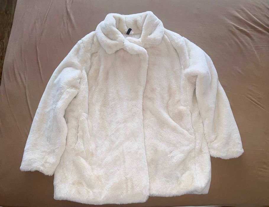 Еко кожено палто H&M, размер L–XL, цвят млечен/бежов/бял