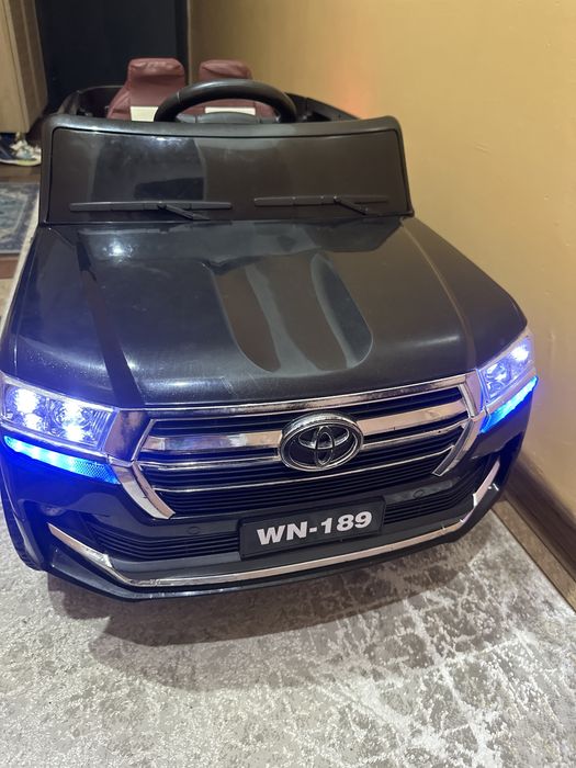 Детское машина куплено зимой, новый, есть документы, работает пультом