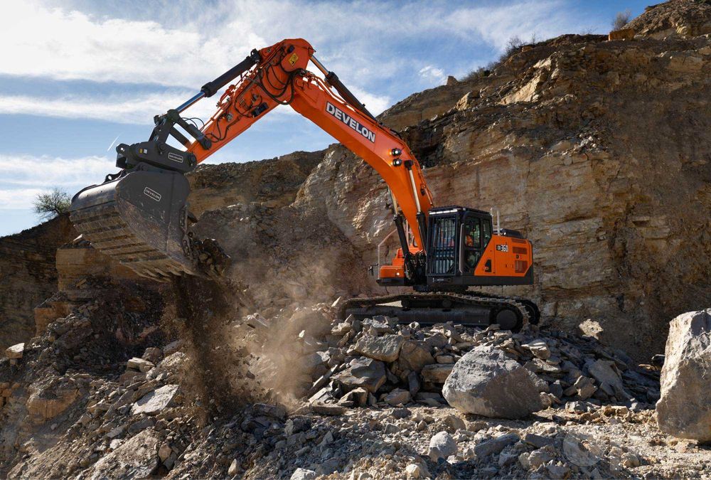 DEVELON (DOOSAN) DX360LCA-7M — мощный гусеничный экскаватор