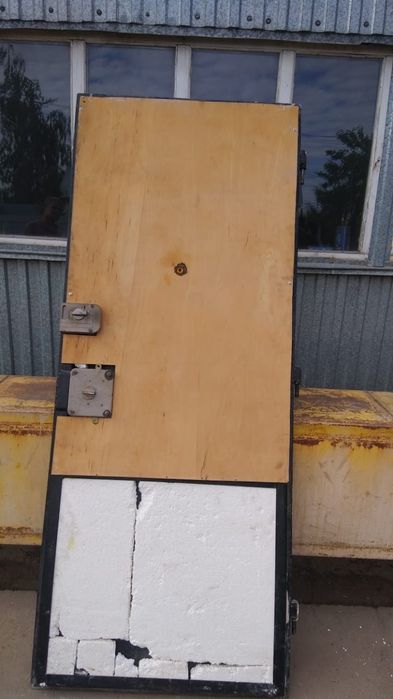 Дверь продам  дверь из металла 4мм