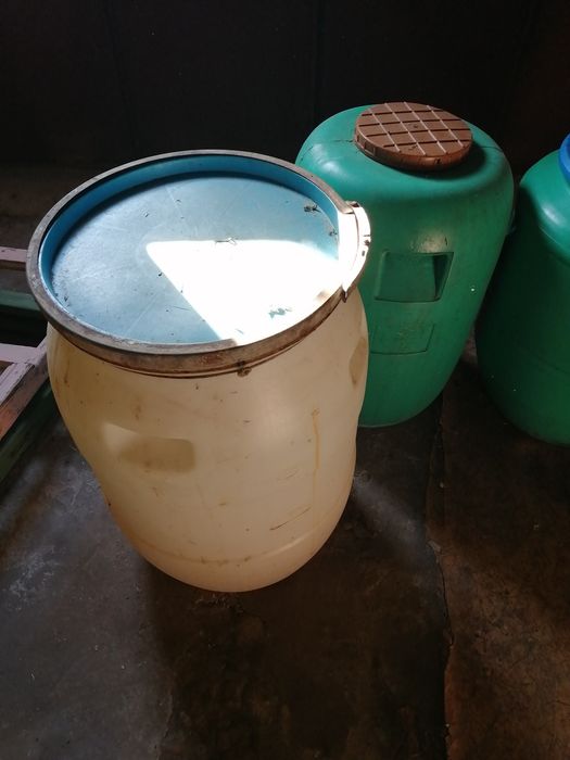 Бидони по 80литра.