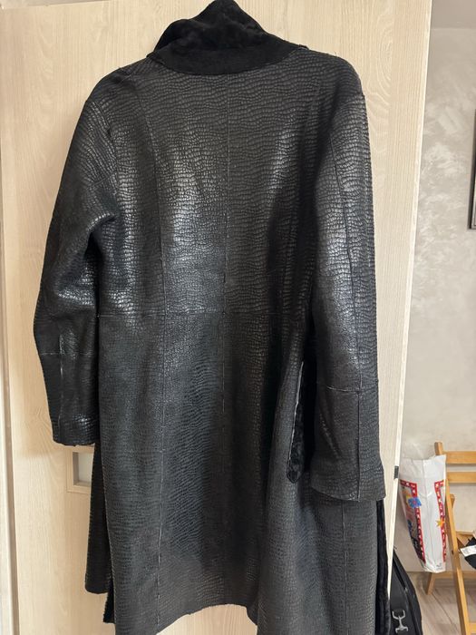 Haina blana cu doua fete