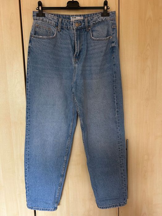 Сини дънки в размер EUR-40. Носени само веднъж. В отлично състояние.