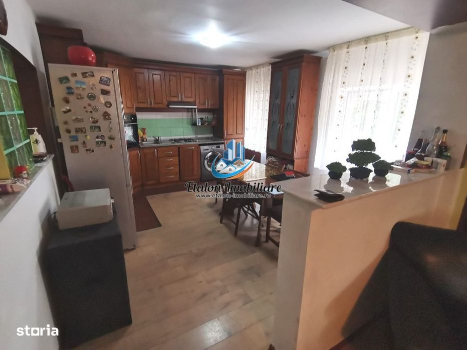 Apartament 4 camere 120 mp utili + boxa 12 mp Calea Romanului - Bloc
