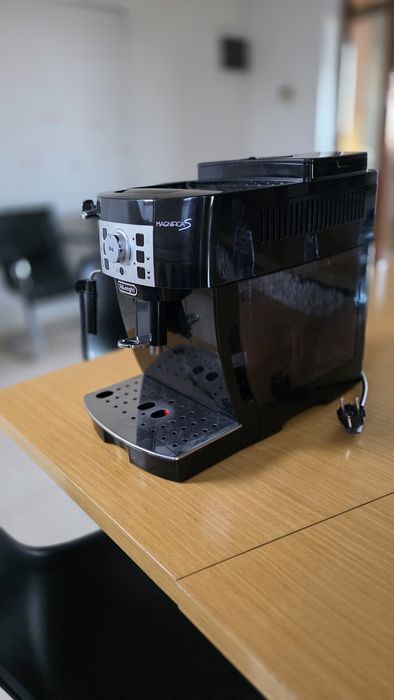 Кафеавтомат De'Longhi Magnifica S  

Технически характеристики:

Разме