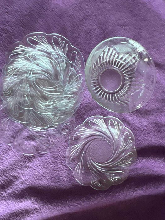 Лот от нови стъклени чинии и купа + две чаши за сладолед