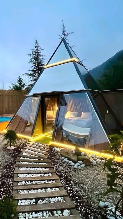 Столярные изделия, домики металлоконструкций.