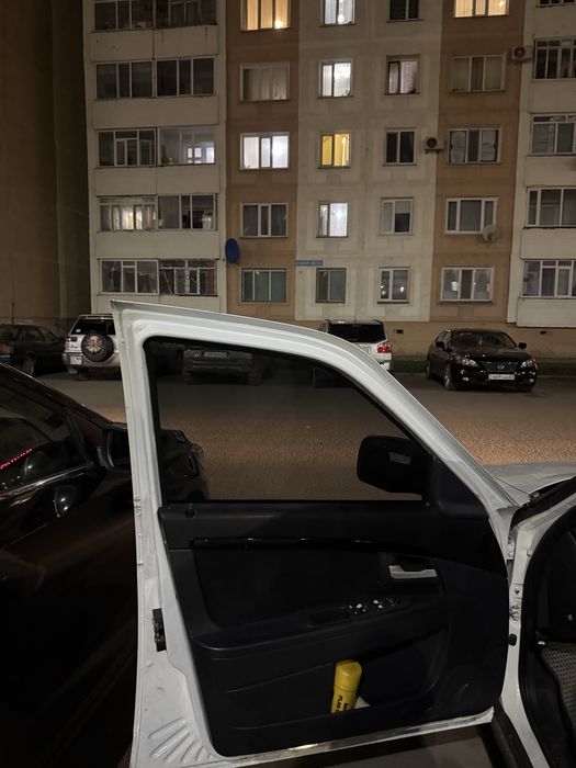 Продам стекла на приору коленные