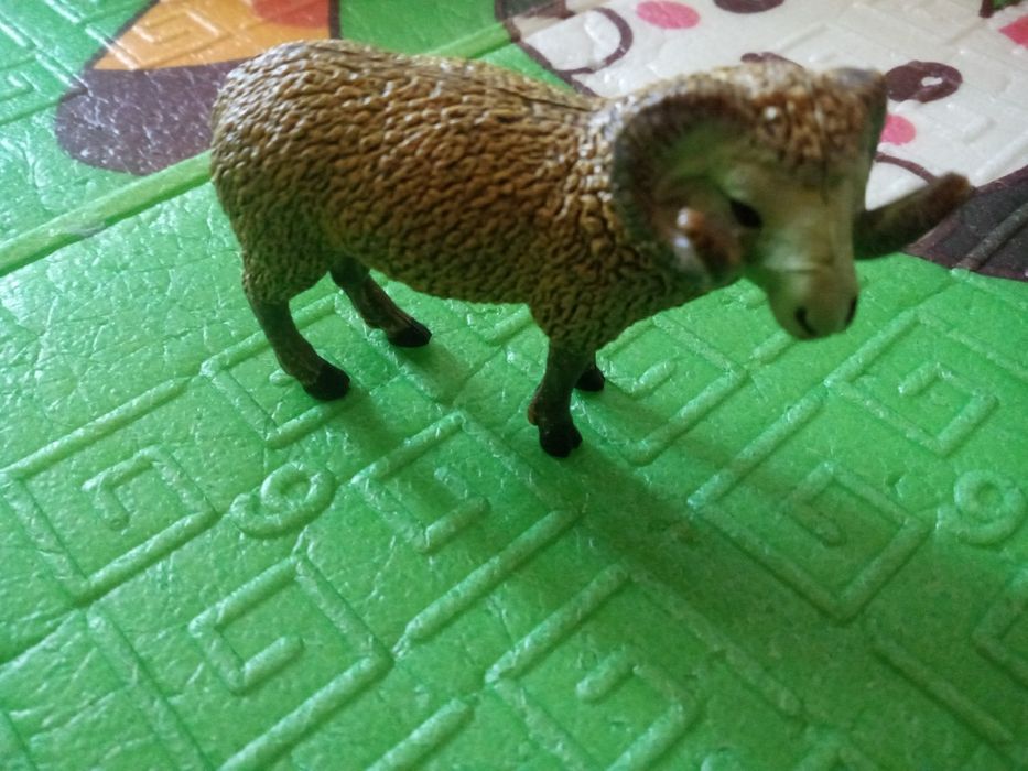 Реалистичные игрушки животные