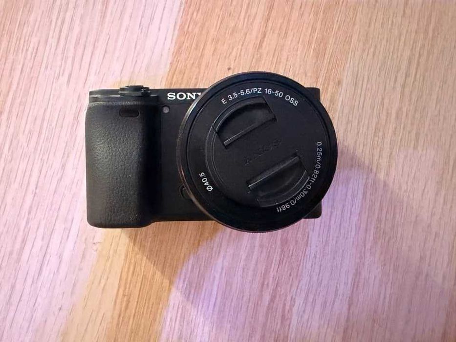 Sony Alpha 6400 mit 16–50 mm